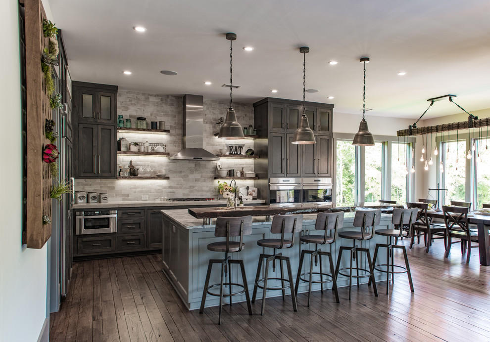 آشپزخانه ترکیب کلاسیک و مدرن سفید طوسی