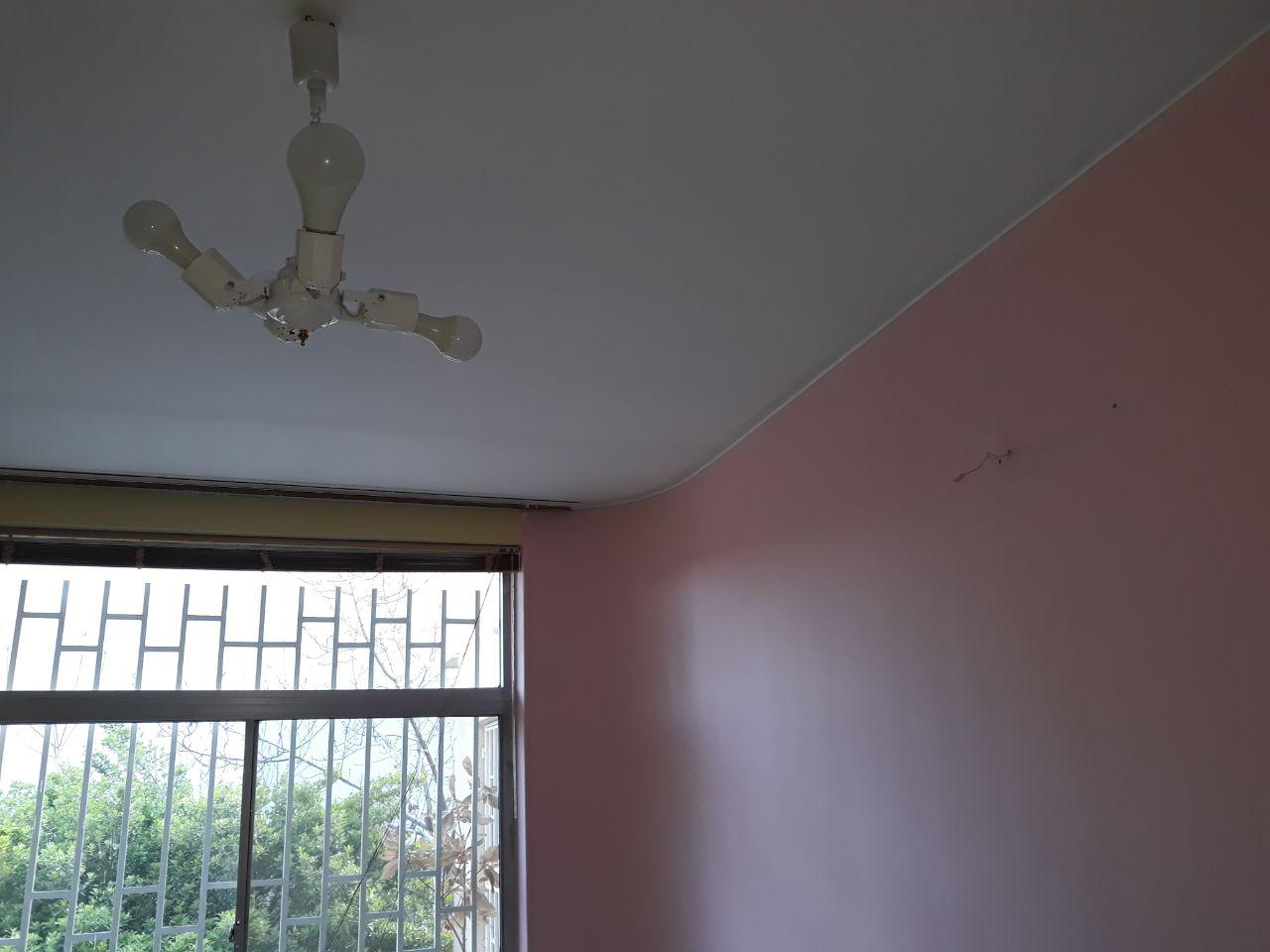 رنگ آمیزی دیوار و سقف اتاق با رنگ پلاستیک ساختمانی