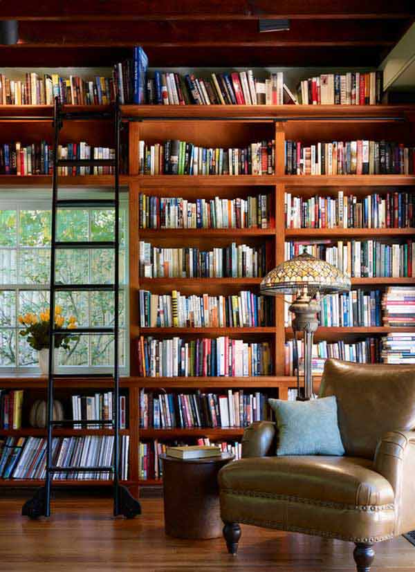ترکیب کمد دیواری همراه با کتابخانه با قفسه های منظم کتاب