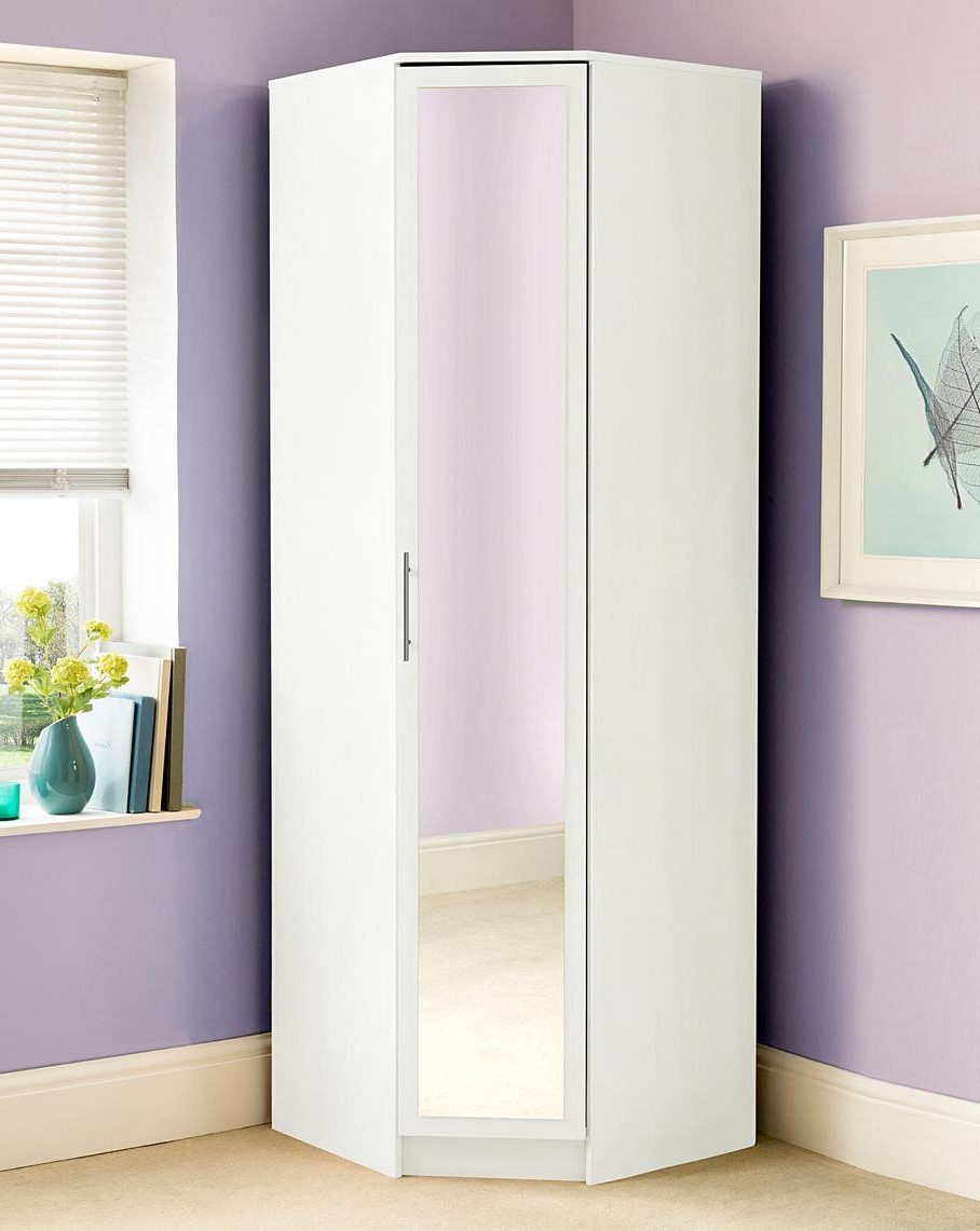 مدل کمد دیواری کنج اتاق خواب به رنگ سفید و درب آینه دار