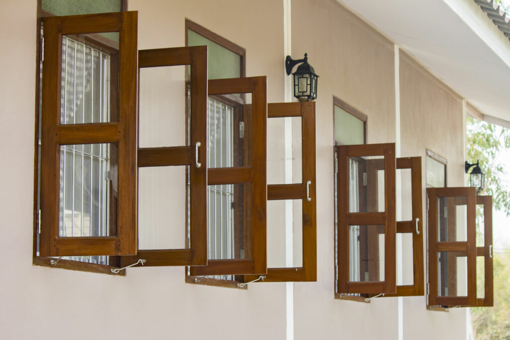 انواع پنجره چوبی (1)