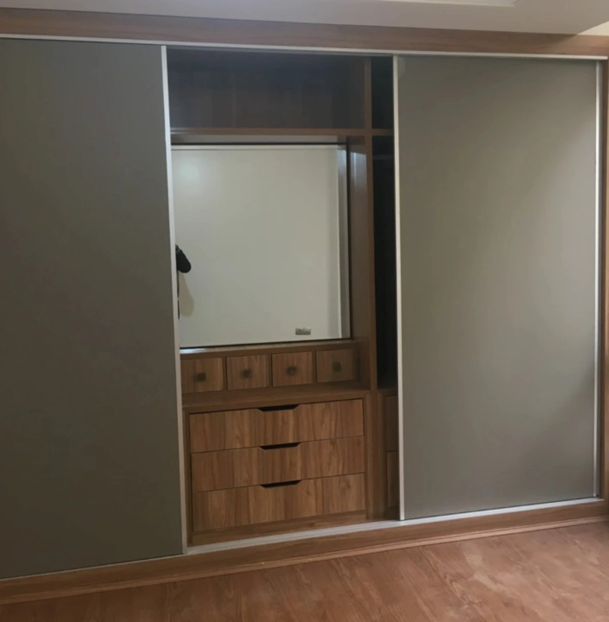 Wall-closet-sliding-doors