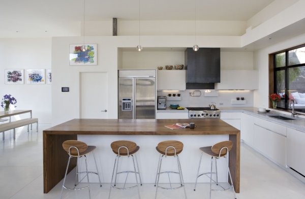 کابینت آشپزخانه سفید با جزیره طرح چوب